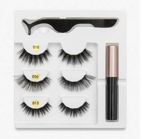 A Pair Of False Eyelashes With Magnets In Fashion - XMART