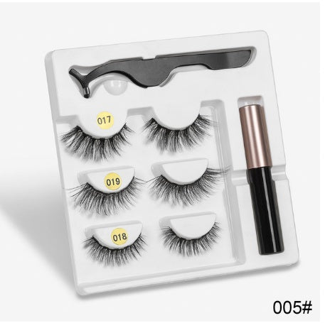 A Pair Of False Eyelashes With Magnets In Fashion - XMART