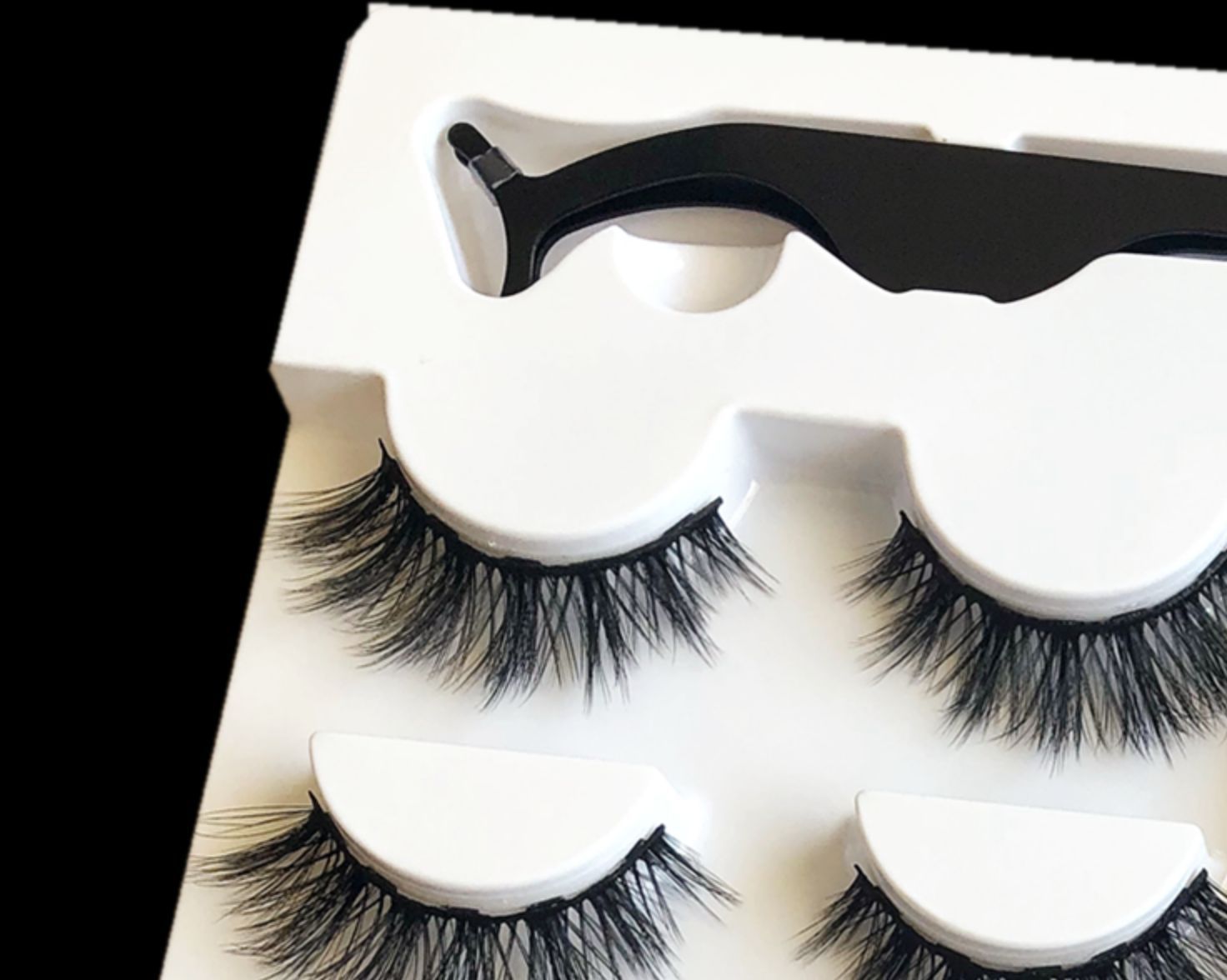 A Pair Of False Eyelashes With Magnets In Fashion - XMART